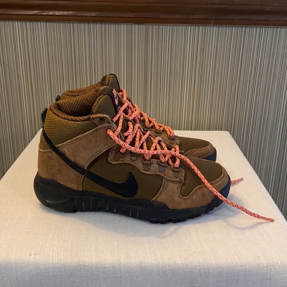 nike walking boots